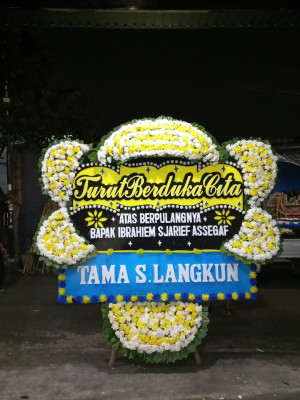 Papan Bunga Duka di Wadangku